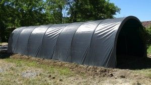 Serre tunnel de stockage gris